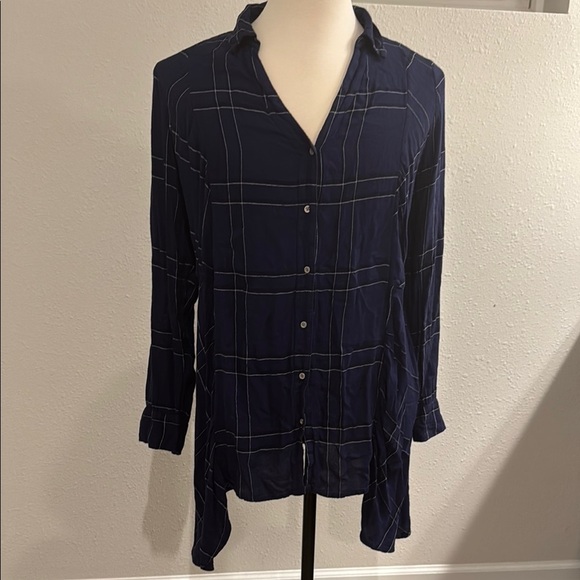 Chic Navy Plaid Long Sleeve Shirt - Picture 1 of 3